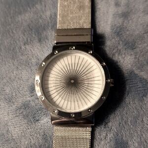 Silver Metal Mesh Band Watch with Starburst Dial unisex